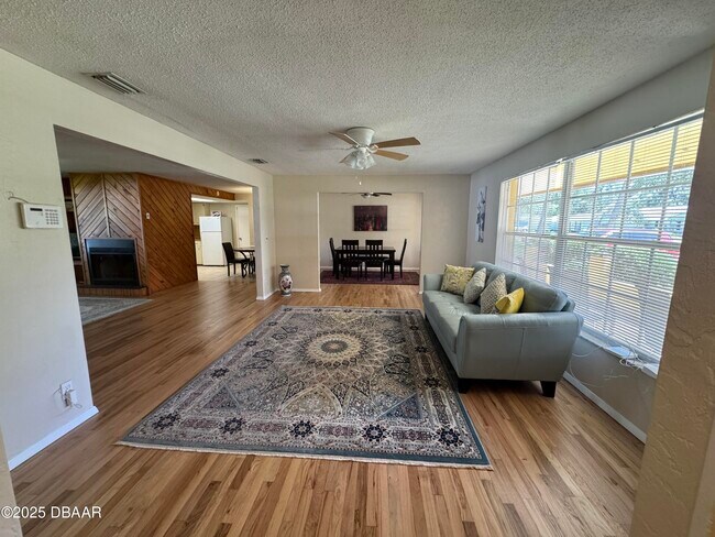 Building Photo - 730 Lindenwood Cir E