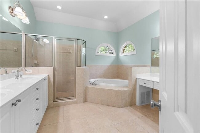 Building Photo - 350 Wembley Cir