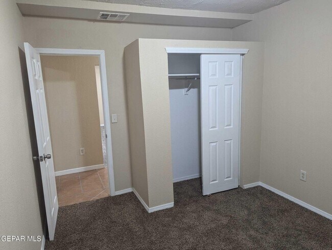 Building Photo - 14633 Valentin Dr