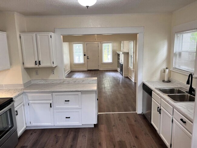 Building Photo - Beautifully Imperfect Character Craftsman Home! Eastside Olympia Home