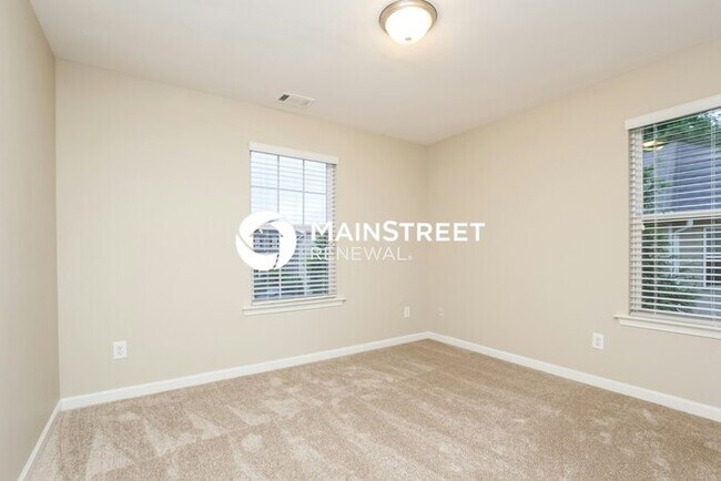 Building Photo - 5 Bedroom Pet-Friendly Home in Buford, GA with Main Street Renewal