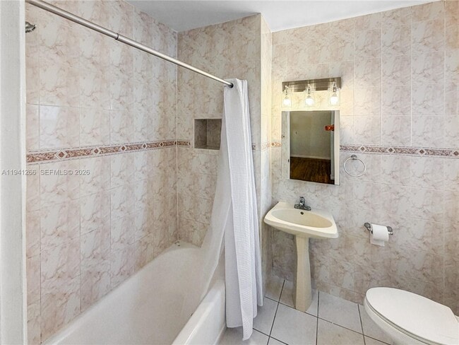 Building Photo - 1575 SW 12th Ave