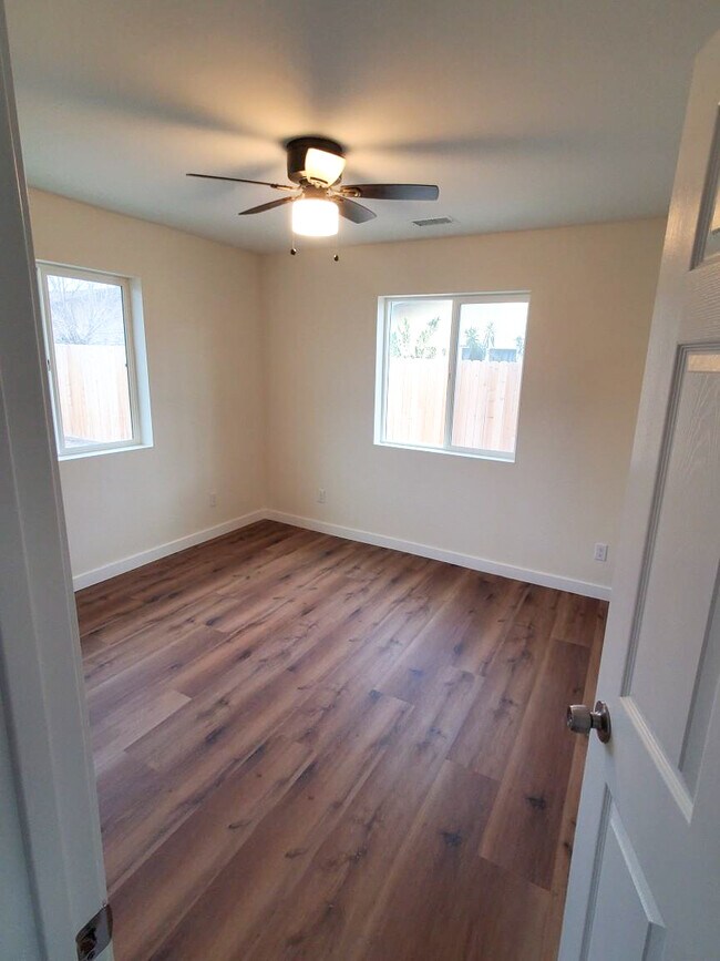 Building Photo - 43348 Echard Ave