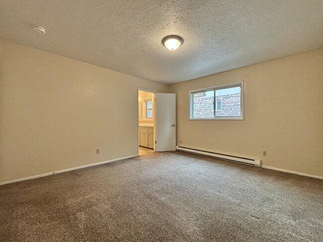 Building Photo - 1309 E 30th Ave