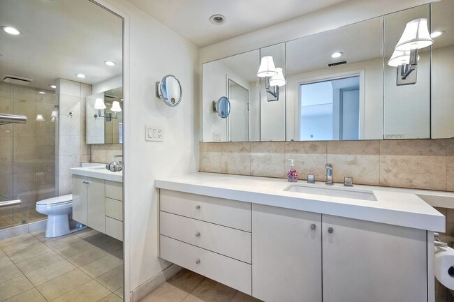 Building Photo - 1250 Cave St