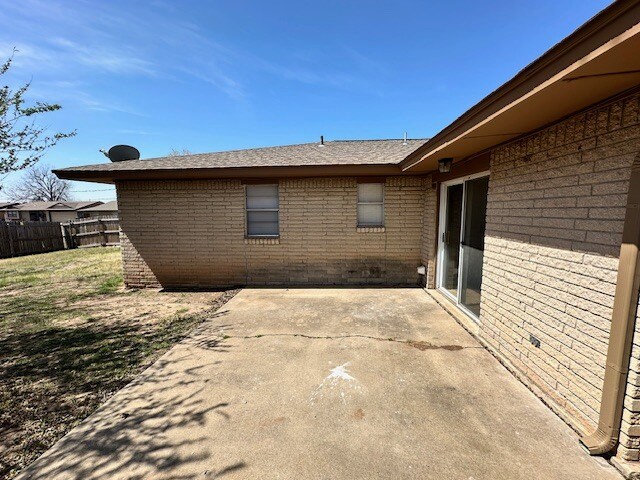 Building Photo - 1000 S Howard Ave