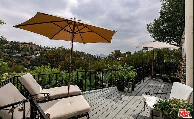 Primary Photo - 2472 Hollyridge Dr
