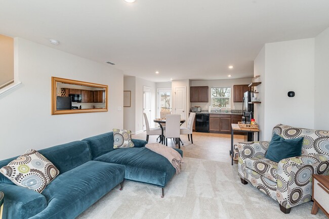 Building Photo - Fully Furnished 3 Bed 2.5 Bath, New Build,...