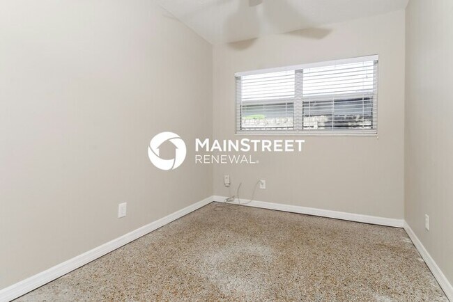 Building Photo - 3 Bedroom Pet-Friendly Home in Tampa, FL with Main Street Renewal