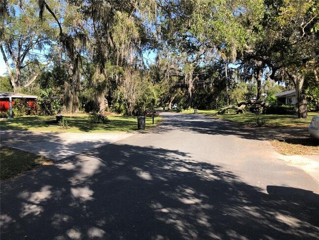 Building Photo - 3 Lotus Lake Dr