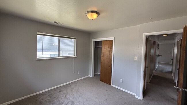 Building Photo - 41st2323