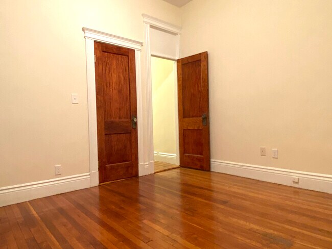 Building Photo - 27 Park Dr