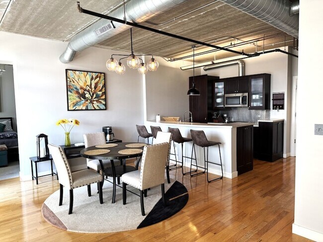 Building Photo - 10 S Dunton Ave