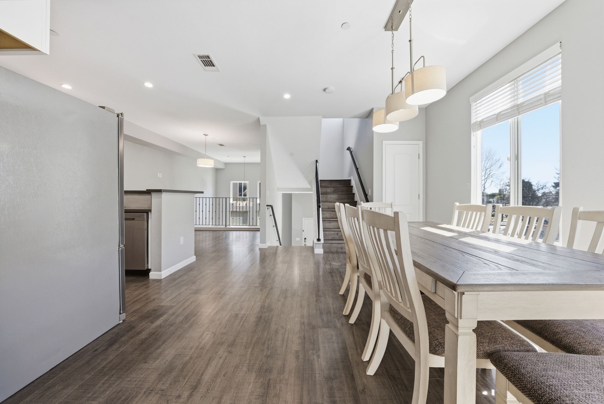 Building Photo - 817 Estancia Ter