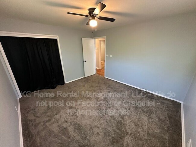 Building Photo - 10809 Ewing Ave