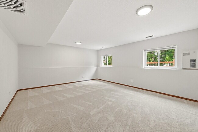 Building Photo - $2,845.95- 4-Bed /3-Bath Gem with Finished Basement and Fenced-in Yard in Colorado Springs!