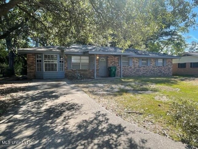Primary Photo - 3 Bed 1.5 Bath in Gulfport