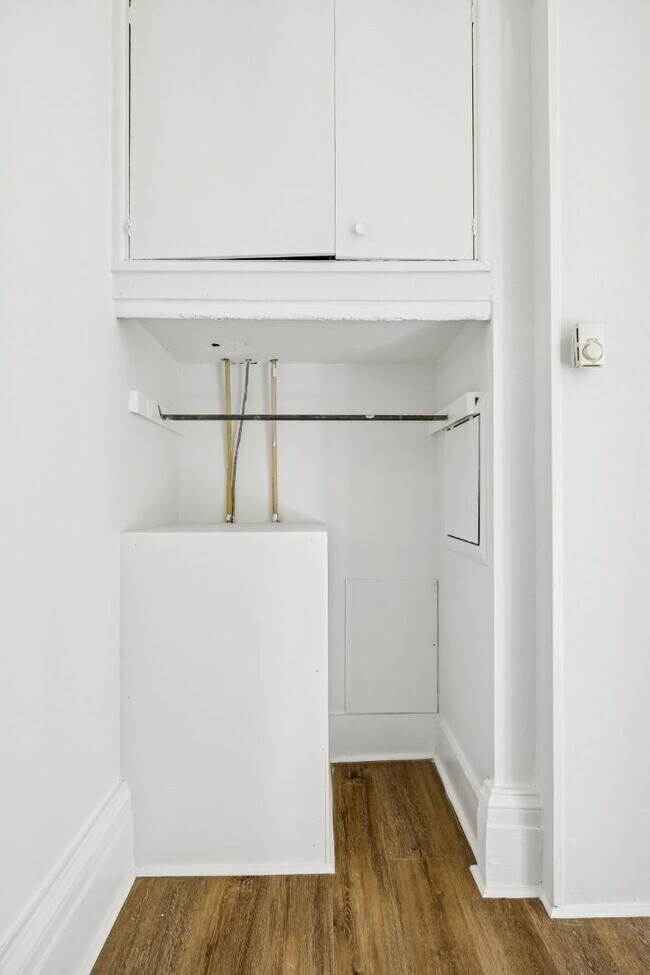 Building Photo - 302 N Church St