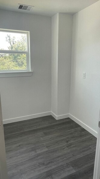 Building Photo - 9746 Garcroft St