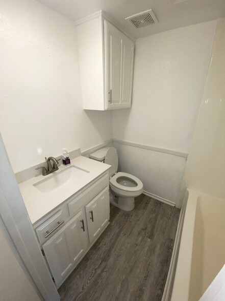 Building Photo - 311 Kings Way Dr