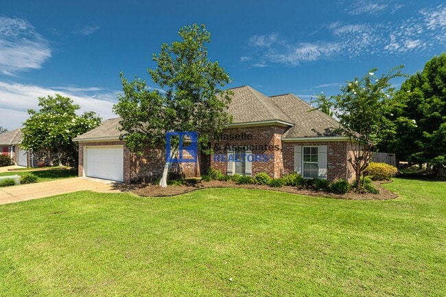 Building Photo - Beautiful 4 bedroom, 2 bathroom house in B...