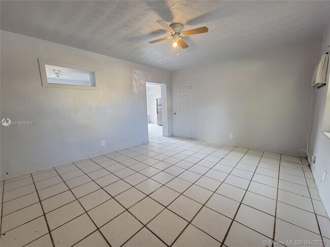 Building Photo - 2118 N 19th Ave