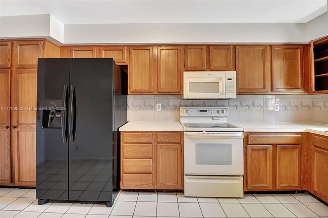 Building Photo - 1472 SW 26th Ave