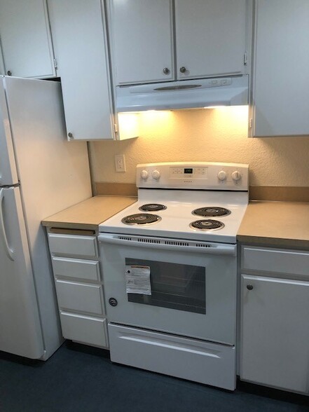 New Appliances and Kitchen - 10320 NE 186th St