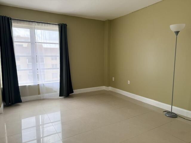 Building Photo - 4154 Inverrary Dr
