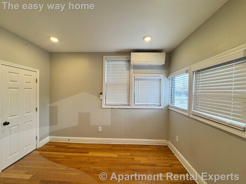 Building Photo - 246 Main St