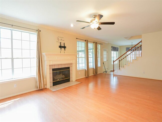 Building Photo - 16322 Red Oak Dr