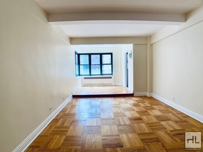 Building Photo - 141 E 56th St