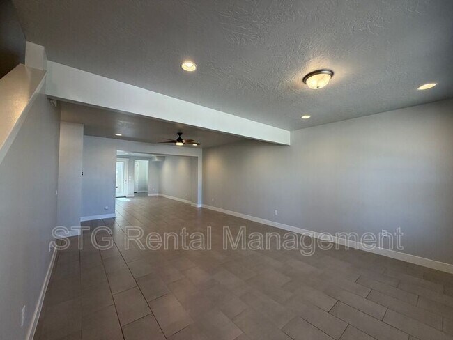Building Photo - 644 Rosa Ln