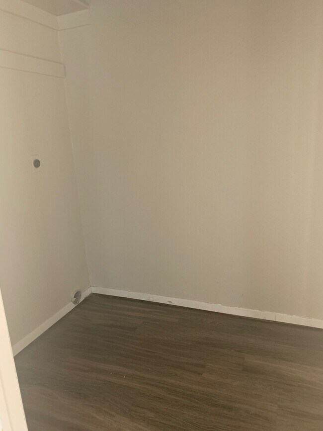 Building Photo - Affordable 3/2 House