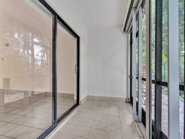 Building Photo - 3115 Oakland Shores Dr