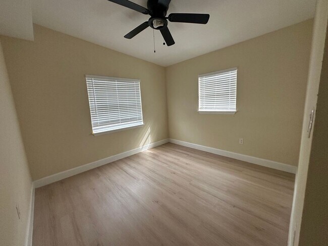 Building Photo - Beautifully renovated 3-bedroom, 2-bath home located in the heart of South Tampa