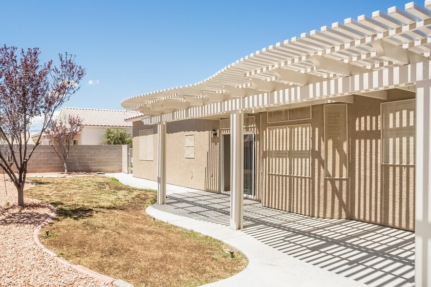 Building Photo - 2113 Annbriar Ave