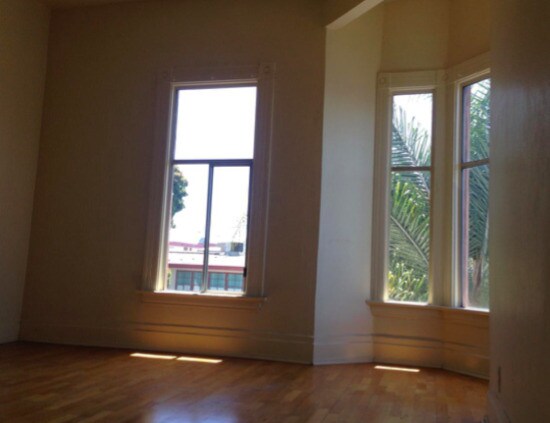 Building Photo - 848 E 15th St