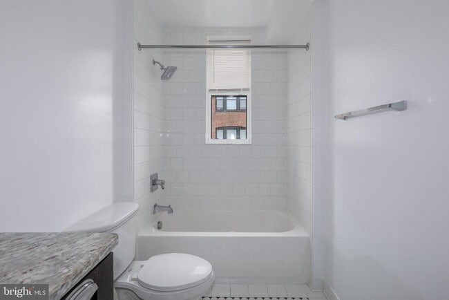 Building Photo - 1575 Spring Pl NW