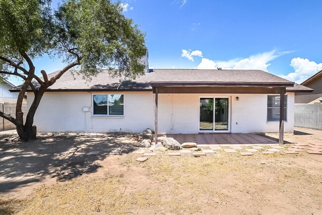 Building Photo - 315 W Ross Ave