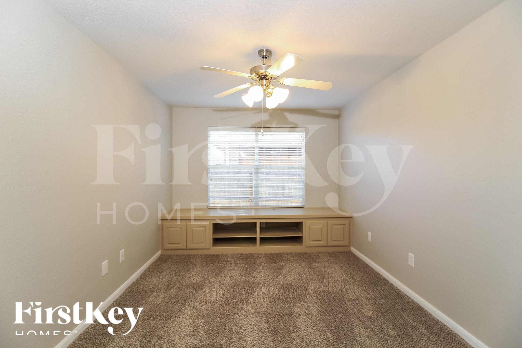 Building Photo - 2341 Aurora Dr