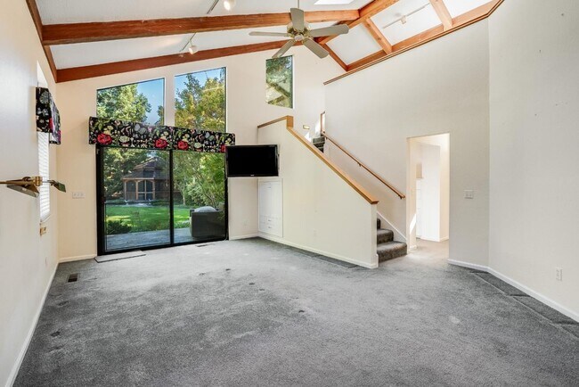 Building Photo - 24421 Summerhill Ave