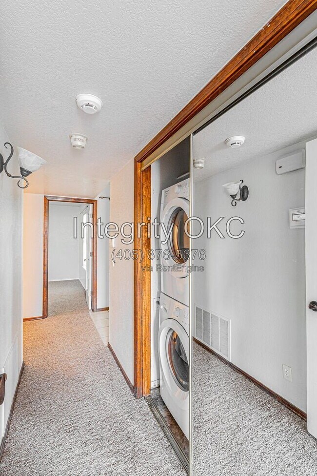 Building Photo - 4400 Hemingway Dr