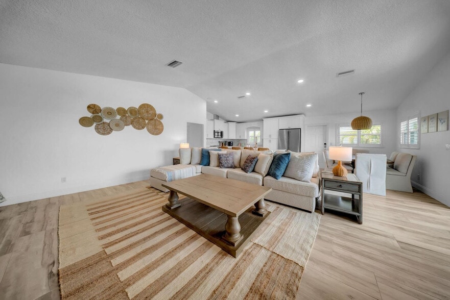 Building Photo - 555 S Gulf Dr