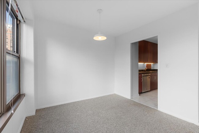 Building Photo - 2970 N Lake Shore Dr