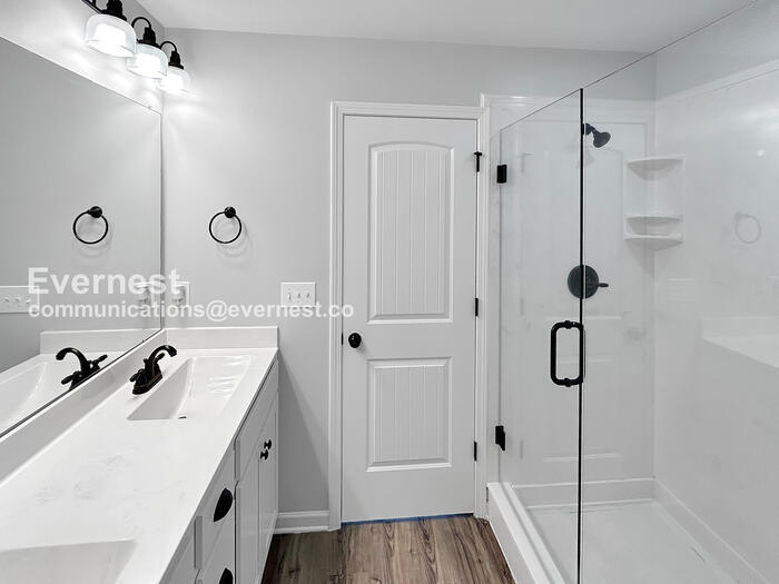 Building Photo - 322 Fenrose Dr