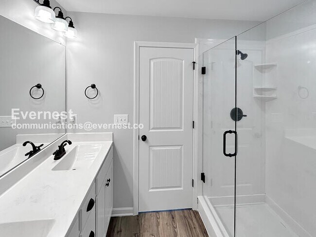 Building Photo - 322 Fenrose Dr