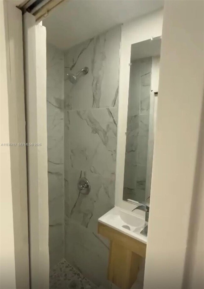 Building Photo - 505 N 24th Ave