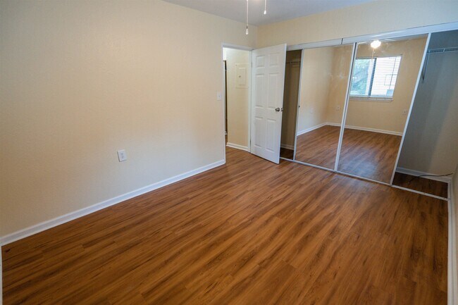 Building Photo - 317 Mabry St