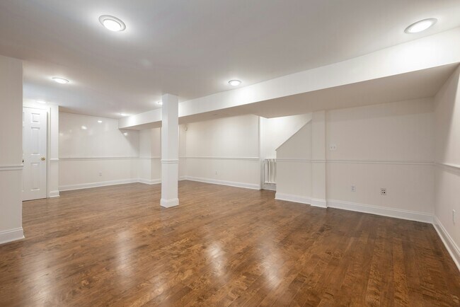 Building Photo - 16 Walnut St